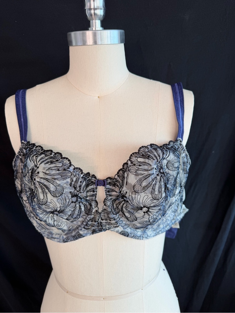 Paramour 34DDD Delicate White and Black Lace Bra with Royal Blue accents